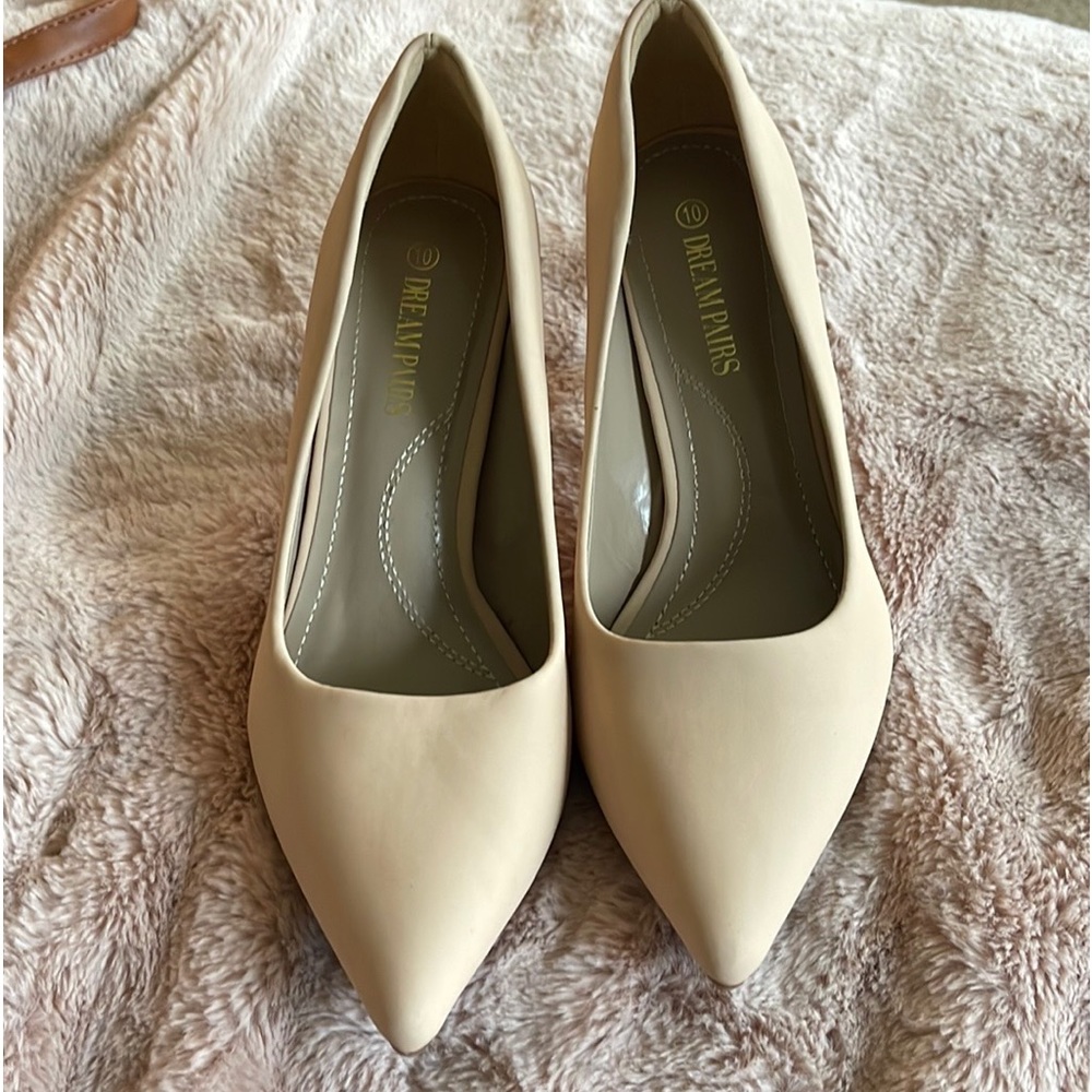 Size 10 Dream Pairs Tan Heels